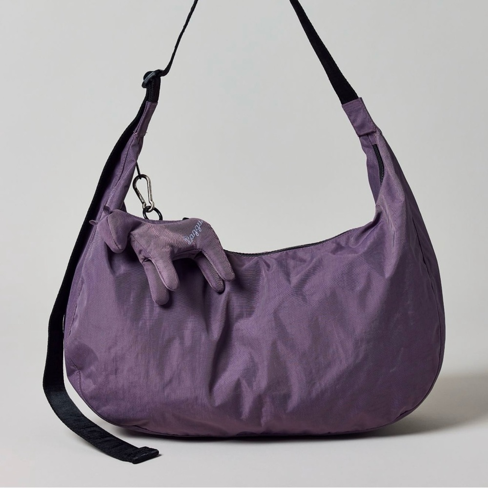 BAGGU Large Nylon Crescent Bag UO Exclusive - Dusty Violet - Picture 5 of 5